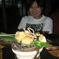 R8582 Osaka - restaurant specialise dans le poulpe - poulpe sur grill au charbon de bois