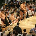 R9678 Nagoya - dohyo de sumo - Kakizoe entre sur le dohio