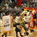 R9688 Nagoya - dohyo de sumo - Defile des sponsors