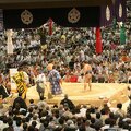 R9689 Nagoya - dohyo de sumo - Tosanoumi vs Tochiazuma
