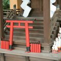 R9813 Kurashiki - Temple honeiji - inaris en porcelaines