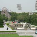 R9866_Hiroshima_-_Arche_des_victimes_et_A-Bomb_dome.JPG