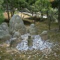 R9999071 Kyoto - Kinkaku-ji - Bouddhas en pierre