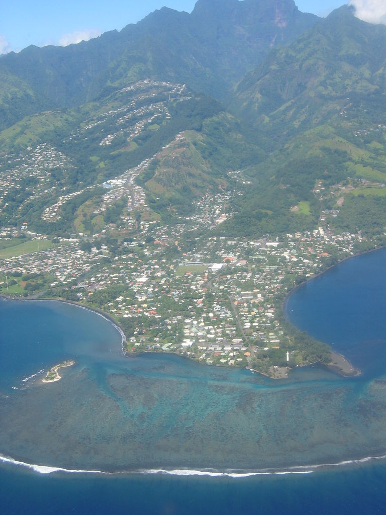 R1303_Tahiti_vue_a_erienne.jpg