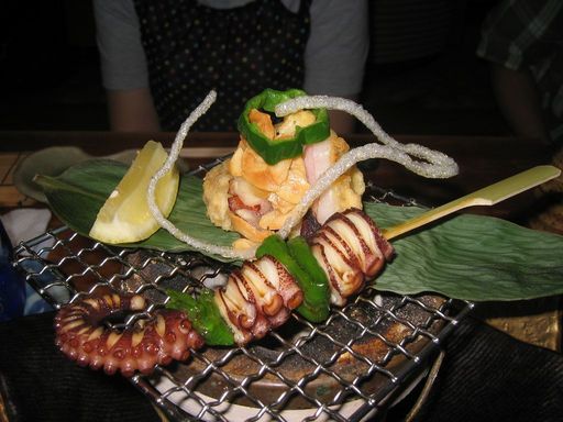 06 Osaka - restaurant specialise dans le poulpe - sur grill au charbon de bois