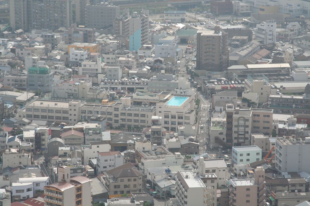 R8931 Osaka Umeda vue du Skybuilding piscine en terrase d une ecole
