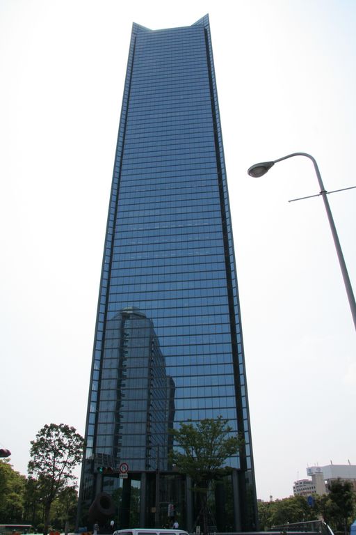 R9006_Osaka_Business_Park_-_Cristal_tower.JPG