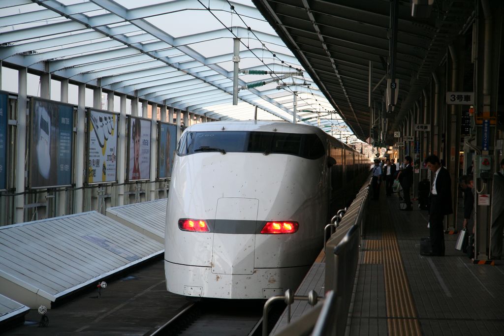 R9402_Shin-Osaka_-_Hikari_rail_star.JPG