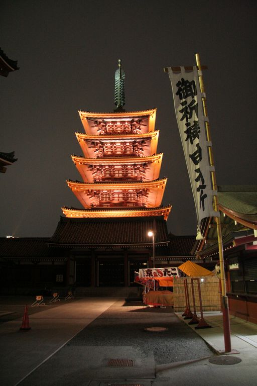 R9460_Tokyo_-_Porte_du_temple_Senso-ji.jpg