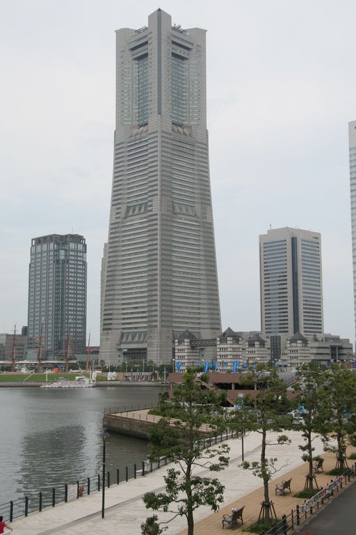 R9529_Yokohama_-_Sakuragicho_-_Landmark_tower.JPG