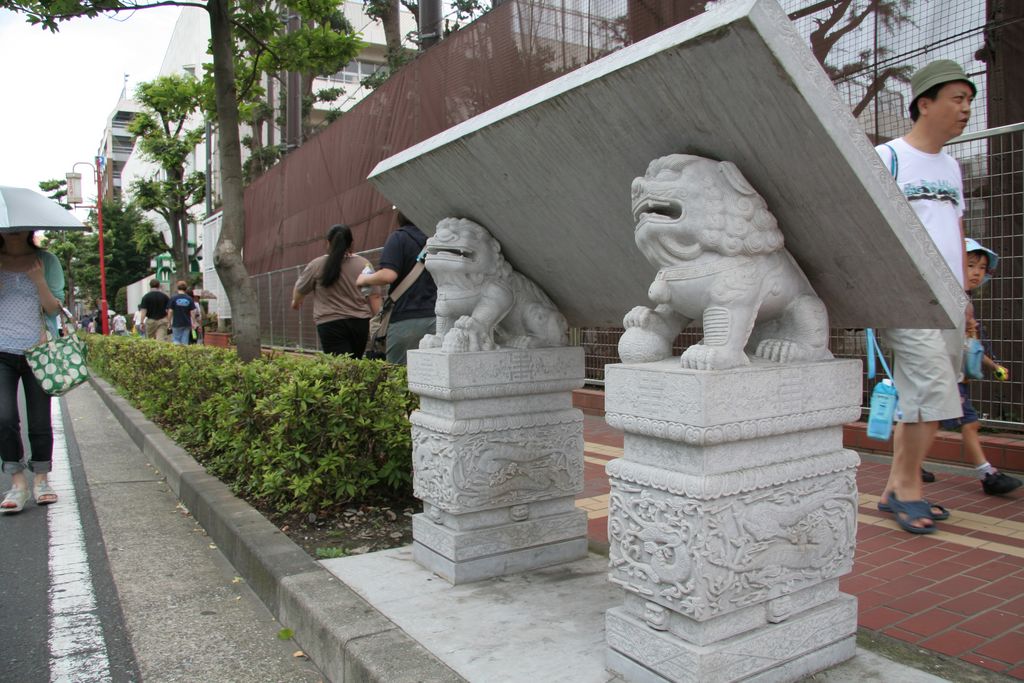 R9534 Yokohama - Chinatown - Statues