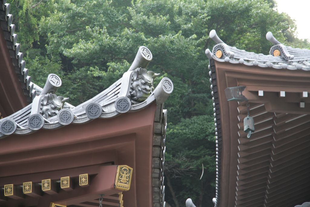 R9592 Kamakura - Temple Hasedera - Detail du toit du temple