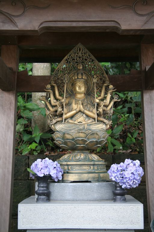R9596_Kamakura_-_Temple_Hasedera_-_Un_bouddah.JPG