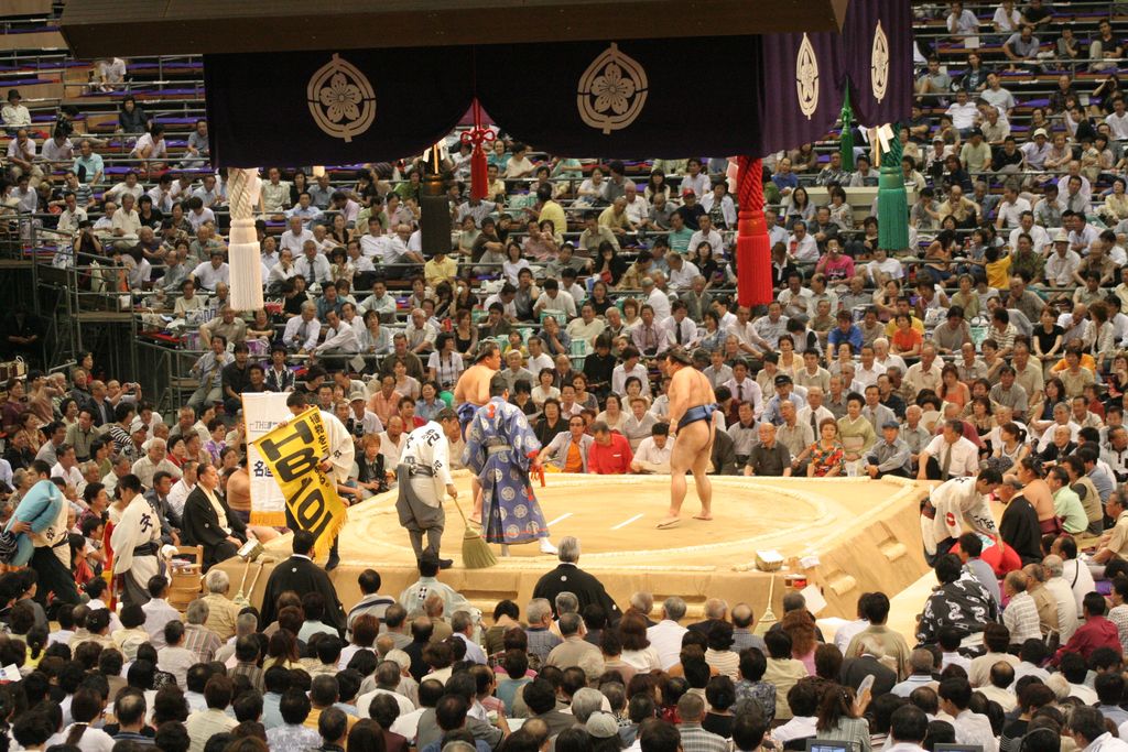 R9689 Nagoya - dohyo de sumo - Tosanoumi vs Tochiazuma
