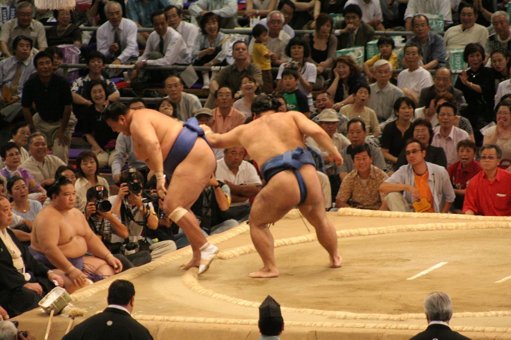 R9694 Nagoya - dohyo de sumo - Tosanoumi vs Tochiazuma