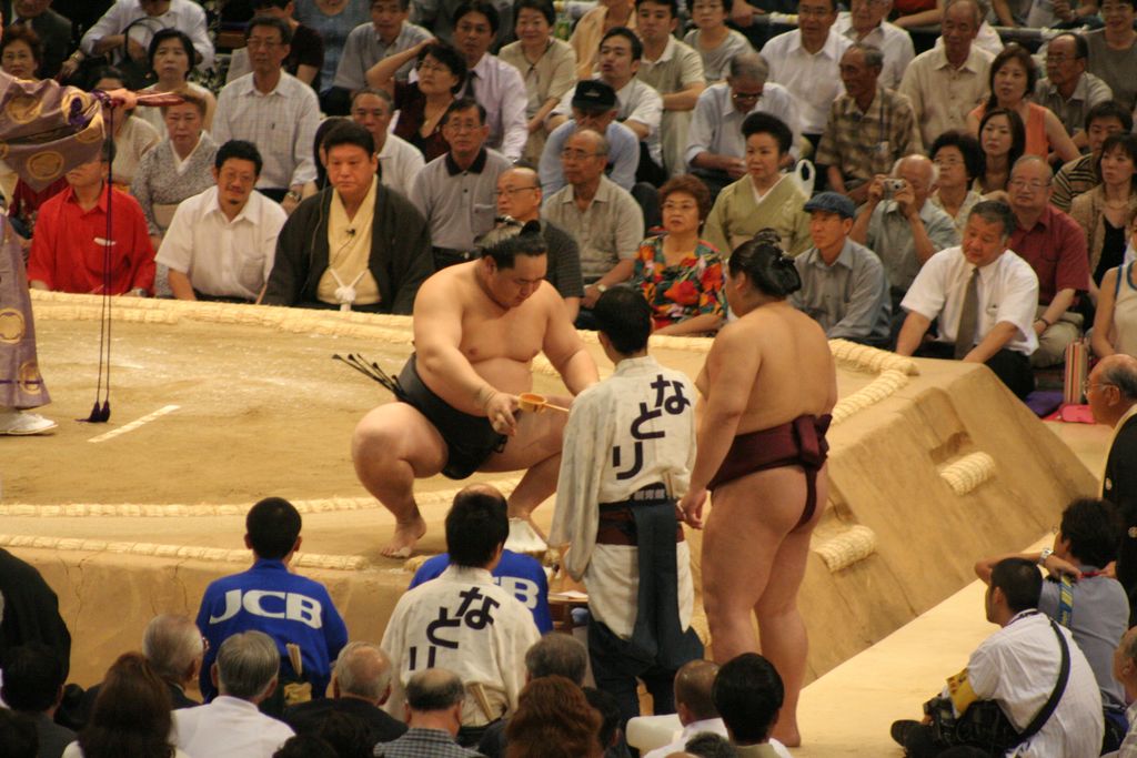 R9707 Nagoya - dohyo de sumo - Asashoryu le Yokozuna mongol