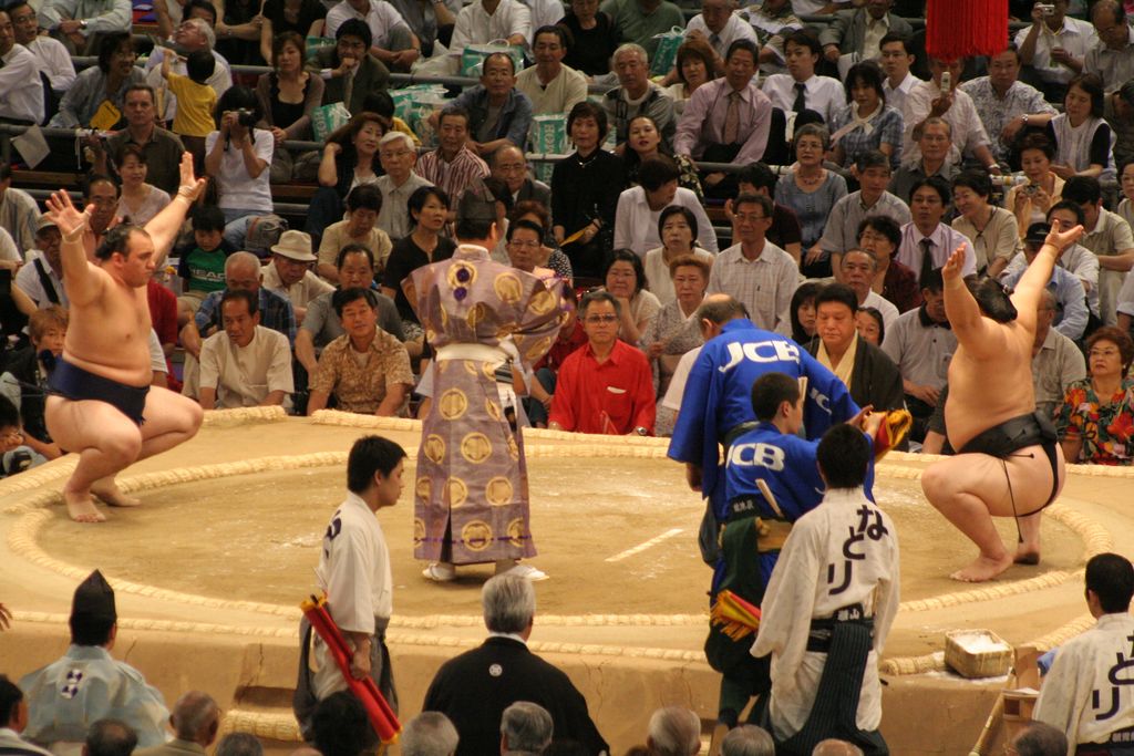 R9708 Nagoya - dohyo de sumo - Roho le russe vs Asashoryu
