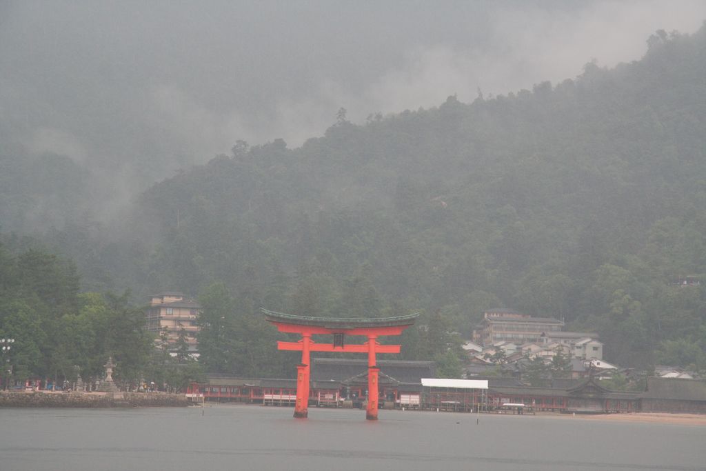 R9832 Miyajima - Tori du temple Itsukushima jinja