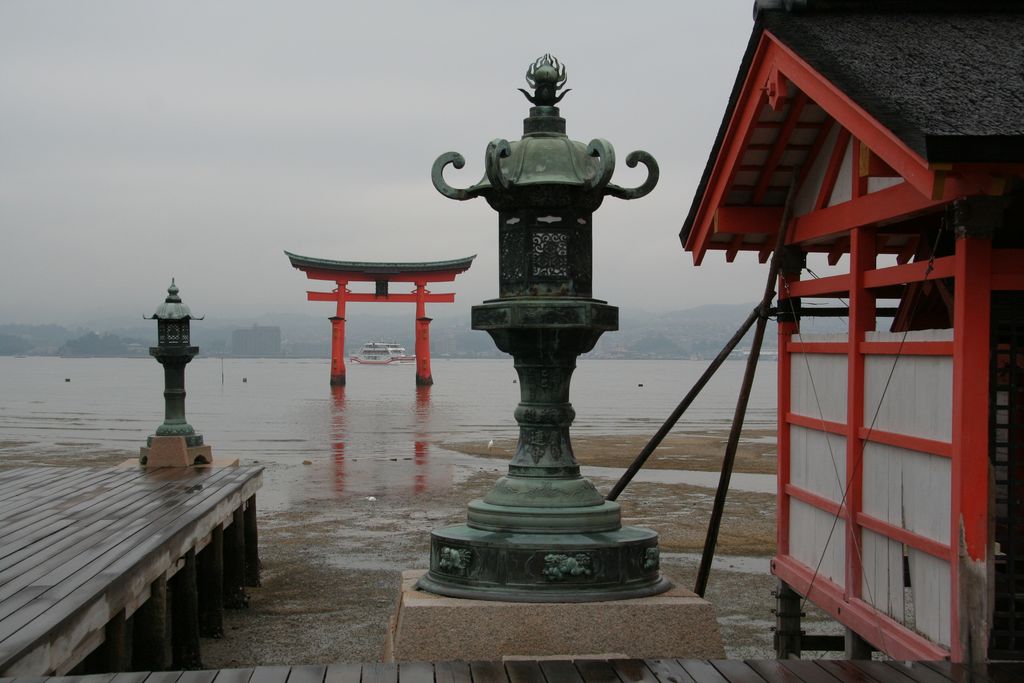 R9852 Miyajima - Temple Itsukushima jinja