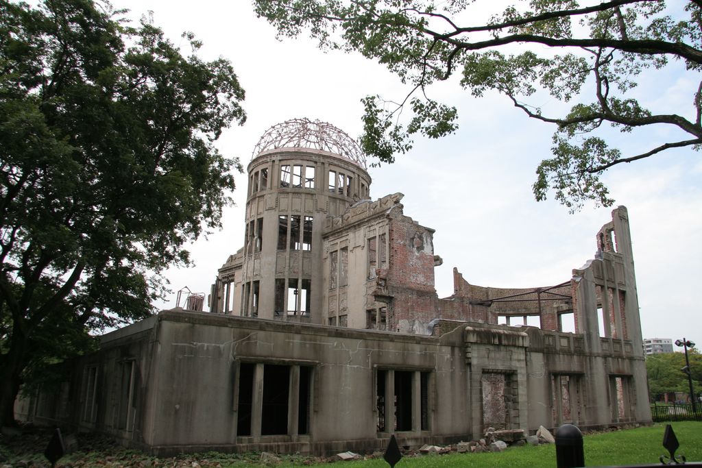 R9861_Hiroshima_-_A-Bomb_dome.JPG
