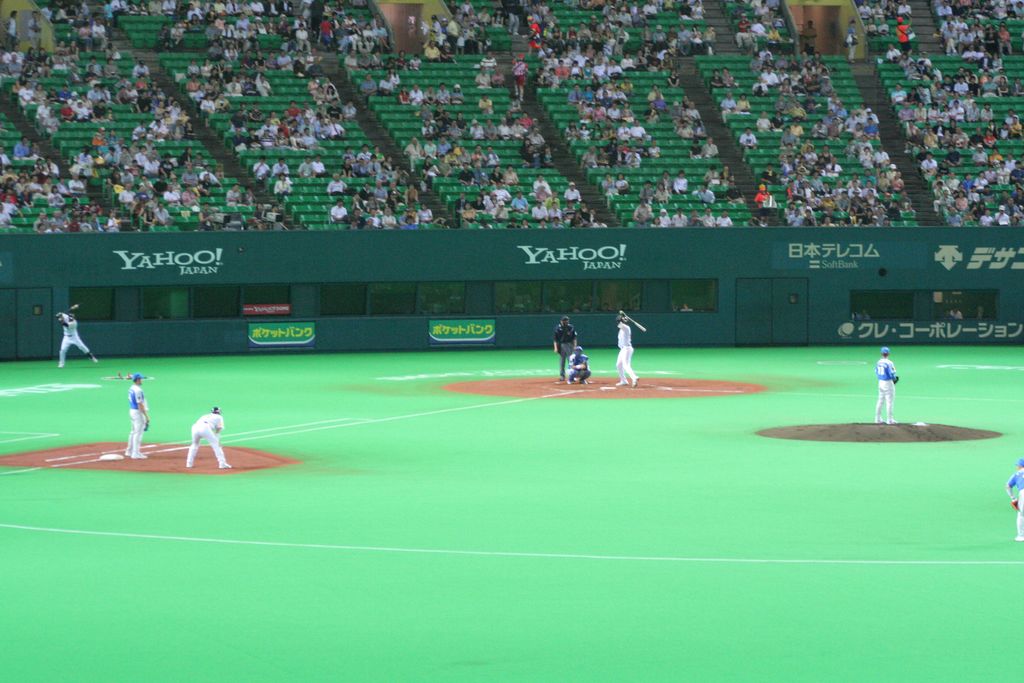 R9958_Fukuoka_-_Baseball_-_preparation.JPG