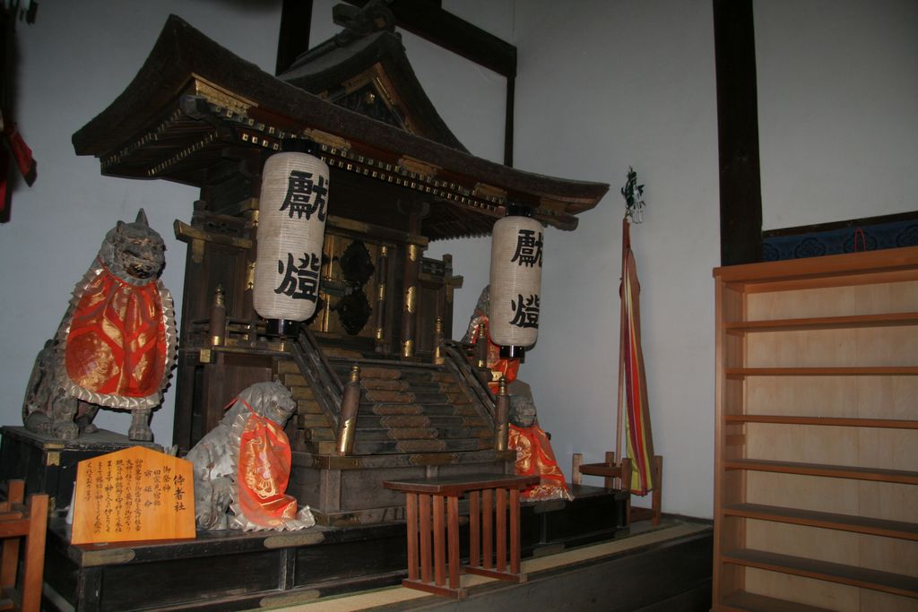 R9999054 Osaka - Sumiyoshi-taisha - Autel du dieu du voyage