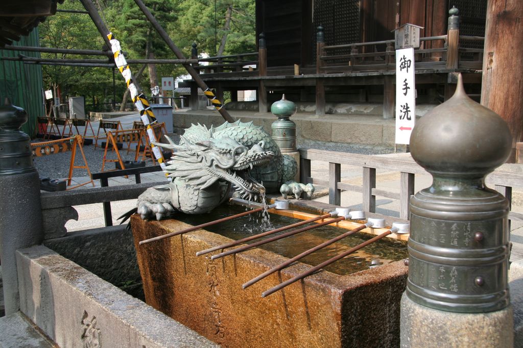R9999127 Kyoto - Kiyomizudera - Bassin de purification