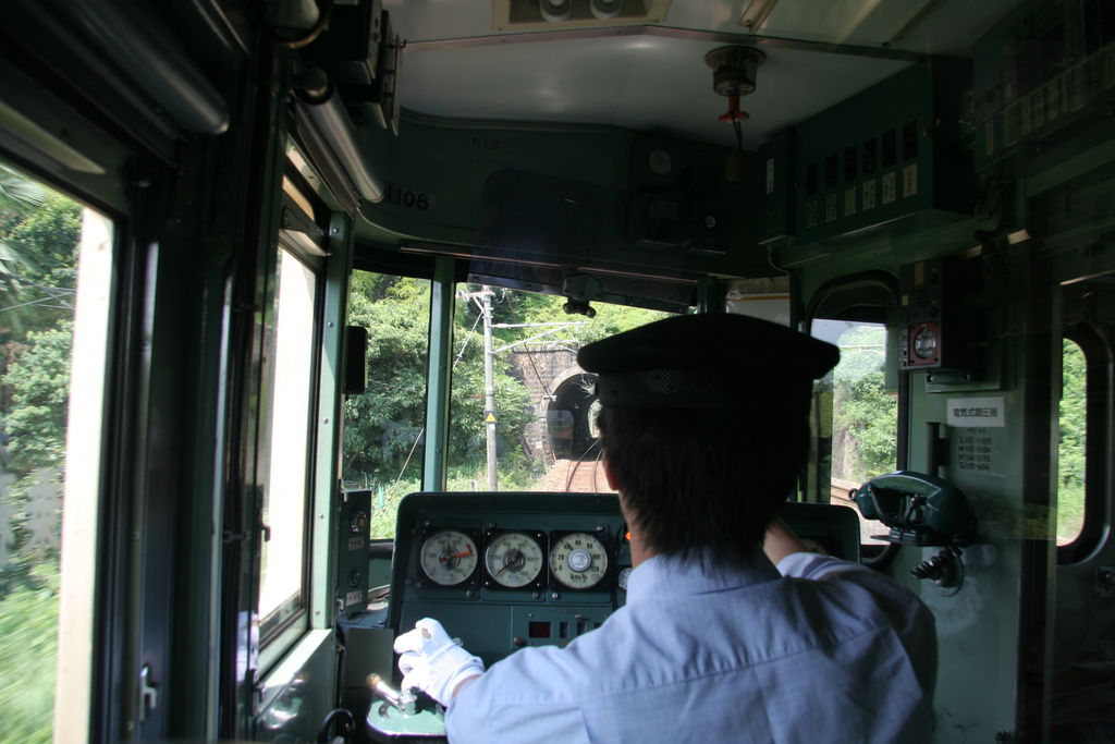 R0374 Hiroshima - conducteur de train