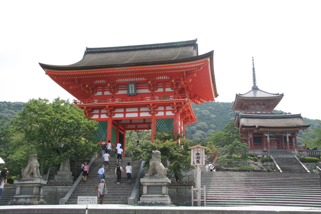 R0547_Kyoto_-_Temple_kiyomizu_dera.jpg
