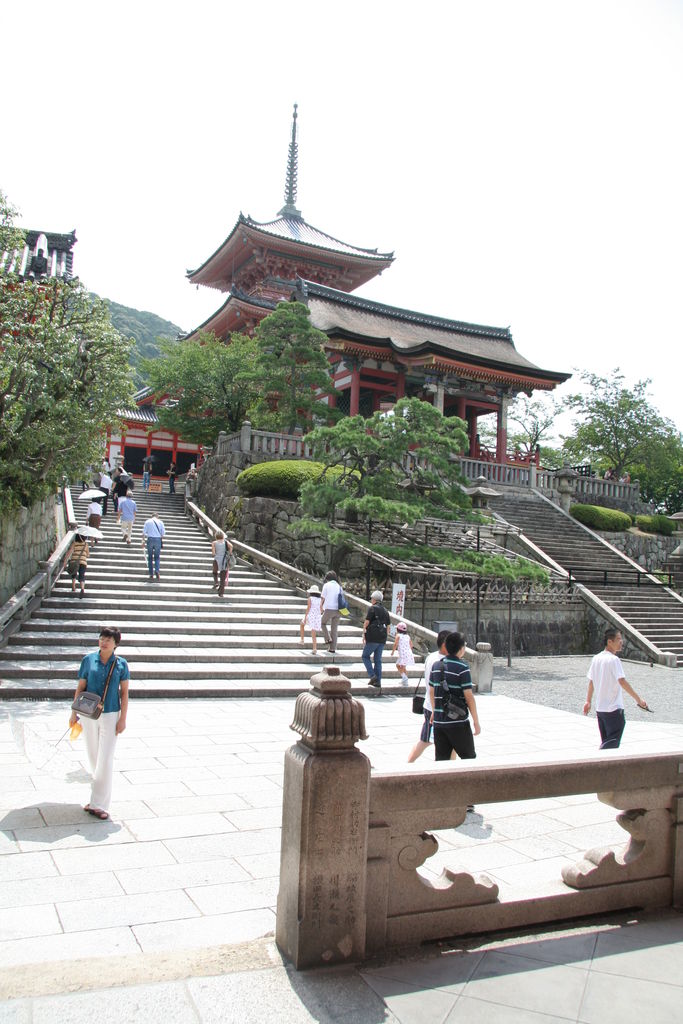 R0548_Kyoto_-_Temple_kiyomizu_dera.jpg