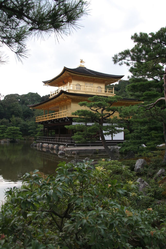 R0596_Kyoto_-_temple_kinkakuji_-_pavillon_dore.jpg