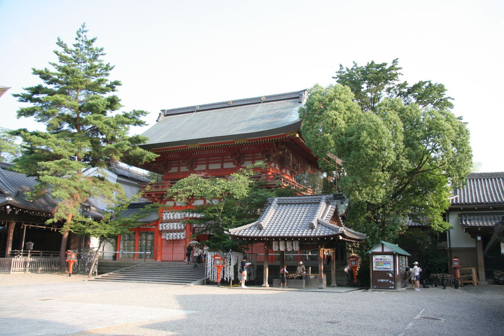 R0619_Kyoto_-_temple_yasaka.jpg