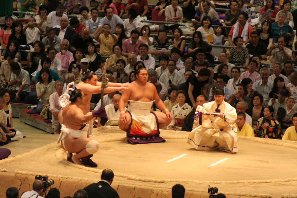 R0239 Nagoya Basho D9 - Danse du yokozuna Hakuho