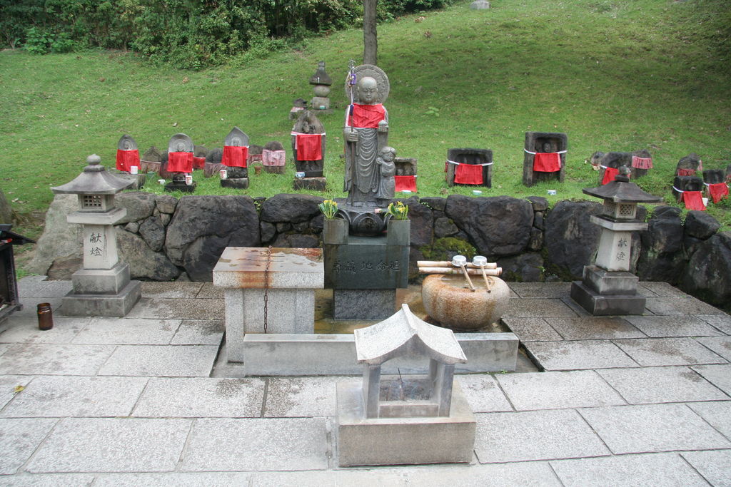 R0627 Nara - autel a l entree du Todaiji