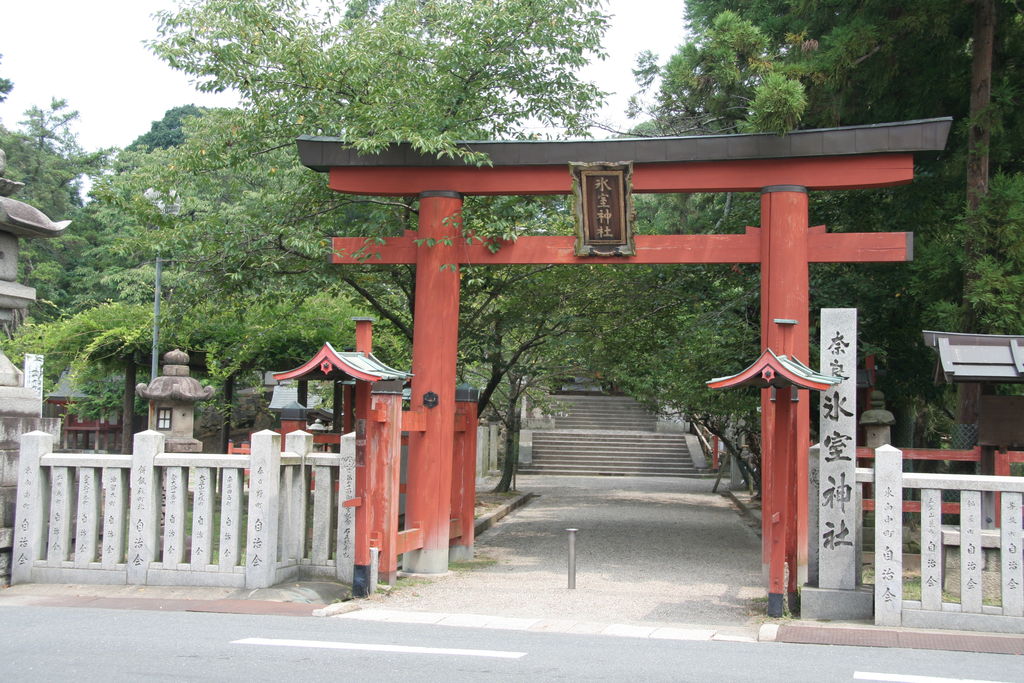 R0652 Nara - autel shinto sur la route du kohfuku-ji