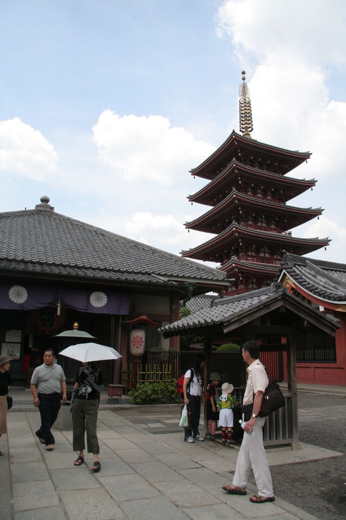R0095_Tokyo_-_Asakusa_-_pagode_du_temple_Senso_ji.jpg