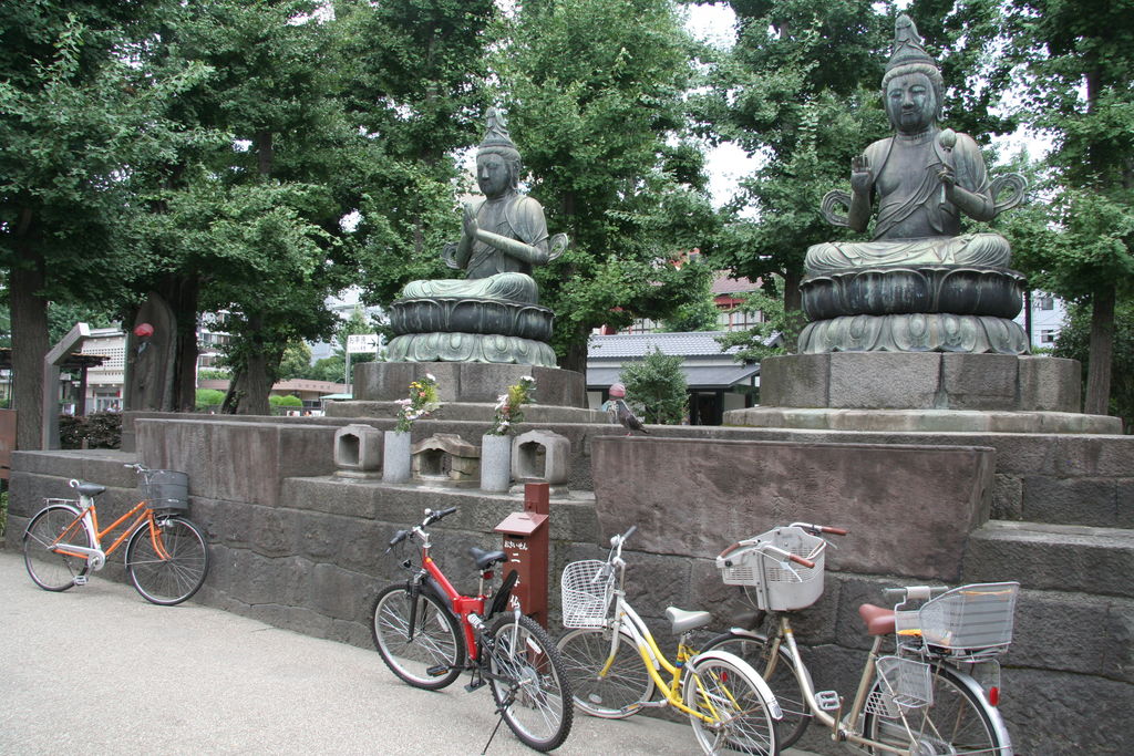 R0106 Tokyo - Asakusa - bouddhas du temple Senso ji